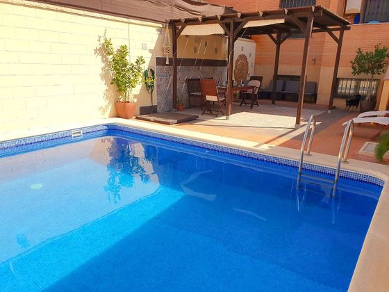 Foto 2 de Casa adossada en venda a Santa María de 4 habitacions amb piscina i calefacció