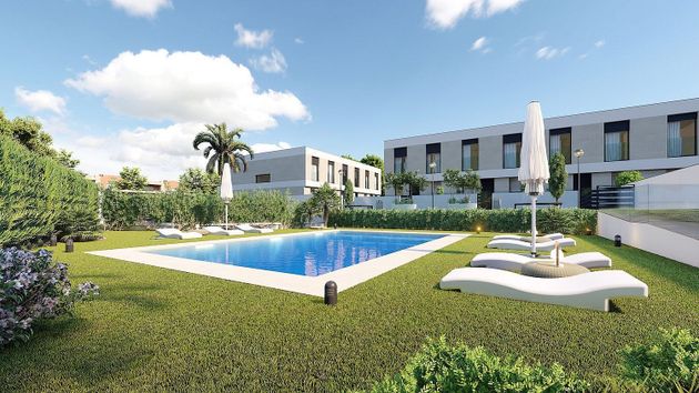 Foto 2 de Casa adossada en venda a Santa María de 3 habitacions amb terrassa i piscina
