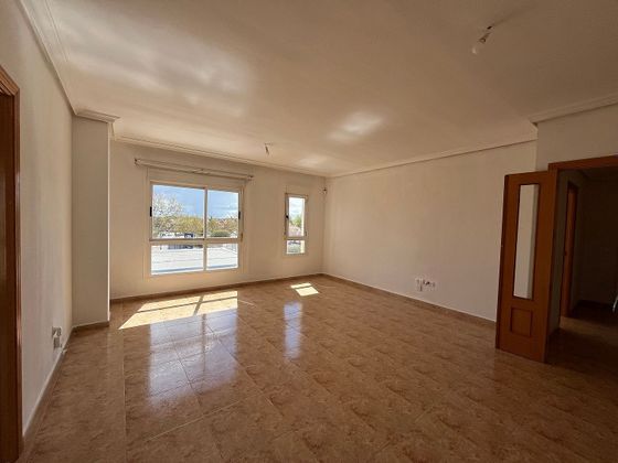 Foto 2 de Pis en venda a Marianistas - AVE de 4 habitacions amb terrassa i calefacció