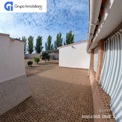 Foto 2 de Venta de chalet en Otero de 4 habitaciones con terraza y garaje