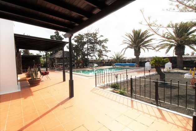 Foto 1 de Xalet en venda a Playa Blanca de 7 habitacions amb terrassa i piscina