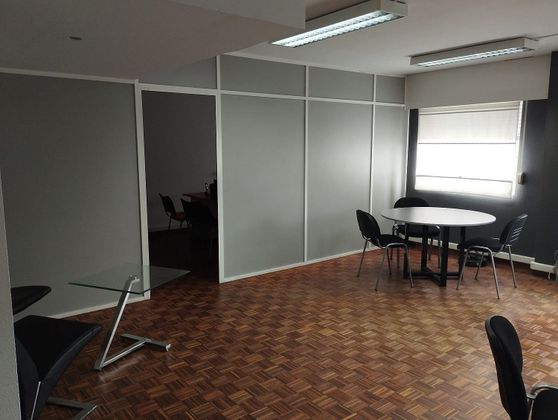 Foto 2 de Alquiler de oficina en Someso - Matogrande de 68 m²