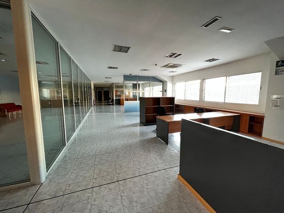 Foto 2 de Oficina en alquiler en La Victoria - El Cabildo de 1600 m²