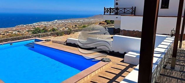 Foto 1 de Chalet en venta en Cuevecitas-Malpaís de 4 habitaciones con terraza y piscina