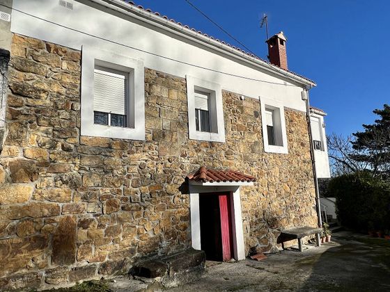 Foto 2 de Casa en venda a Riotuerto de 4 habitacions amb terrassa i jardí