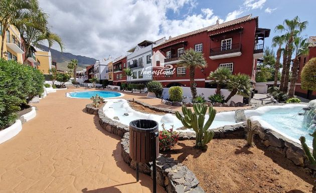 Foto 1 de Venta de dúplex en Adeje ciudad de 4 habitaciones con terraza y piscina
