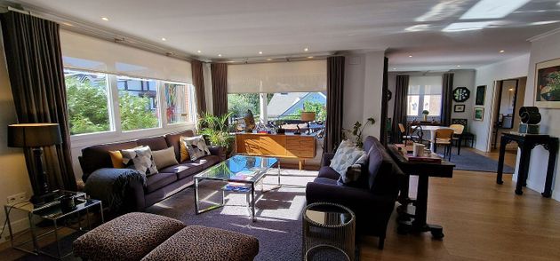 Foto 2 de Pis en venda a Las Arenas Centro de 5 habitacions amb terrassa i garatge