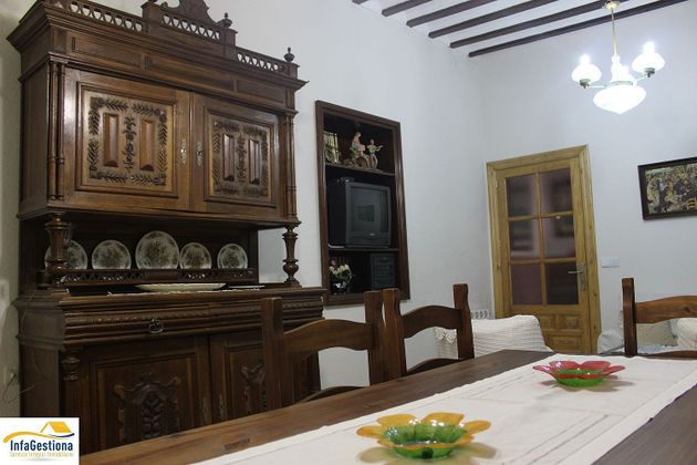 Foto 2 de Casa adossada en venda a Villanueva de los Infantes de 3 habitacions amb terrassa i jardí