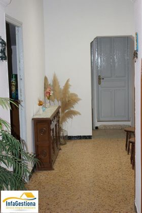 Foto 2 de Casa en venda a calle Ramon y Cajal de 4 habitacions amb terrassa i balcó