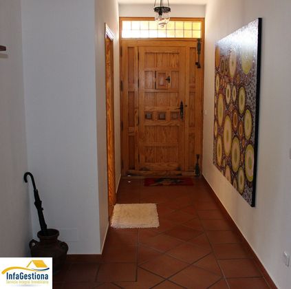Foto 2 de Casa adossada en venda a calle Garcia Lorca de 4 habitacions amb jardí i balcó