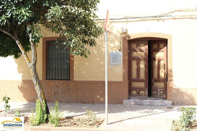 Foto 1 de Casa en venda a avenida Constitucion de 3 habitacions amb terrassa i jardí