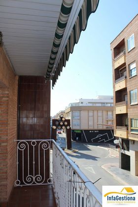 Foto 1 de Piso en venta en Valdepeñas de 3 habitaciones con terraza y garaje