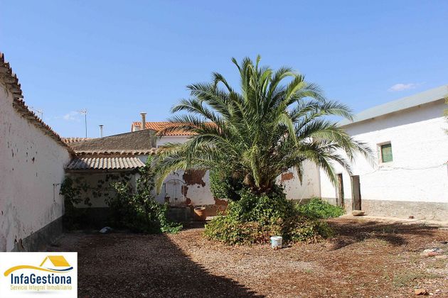 Foto 1 de Casa en venda a Villanueva de los Infantes de 5 habitacions amb jardí