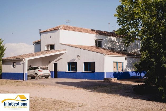 Foto 2 de Casa rural en venta en Valdepeñas de 4 habitaciones con terraza y piscina