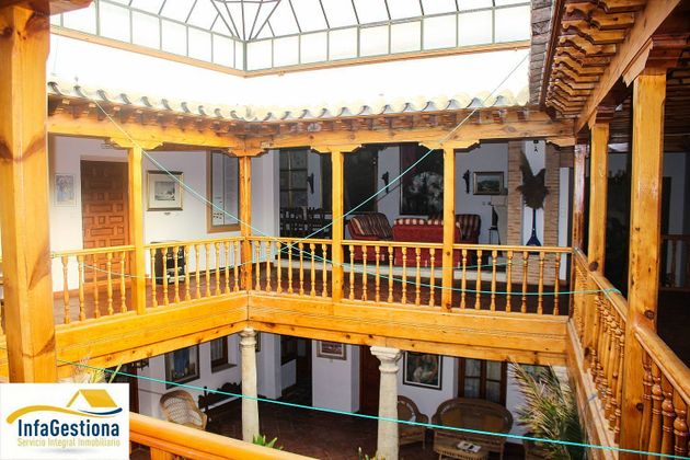 Foto 1 de Xalet en venda a Valdepeñas de 6 habitacions amb balcó i aire acondicionat