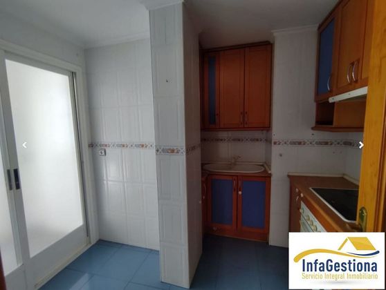 Foto 2 de Pis en venda a Valdepeñas de 3 habitacions amb balcó i aire acondicionat