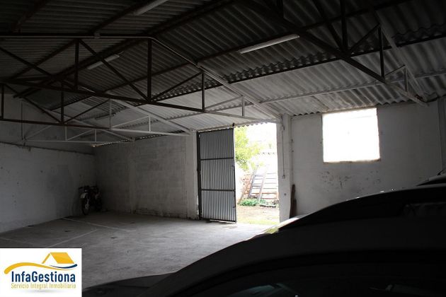 Foto 2 de Nave en venta en Valdepeñas con garaje