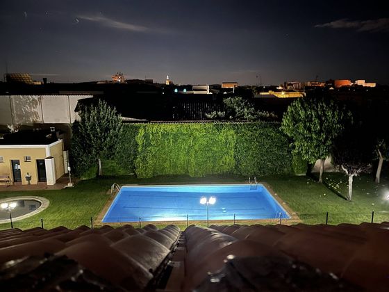 Foto 1 de Casa adosada en venta en Valdepeñas de 3 habitaciones con terraza y piscina