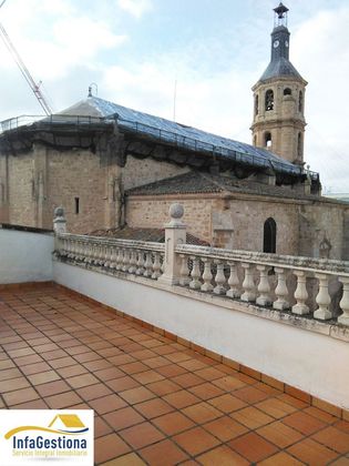 Foto 1 de Piso en venta en Valdepeñas de 5 habitaciones con terraza y balcón