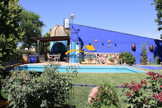 Foto 1 de Chalet en venta en Valdepeñas de 4 habitaciones con terraza y piscina