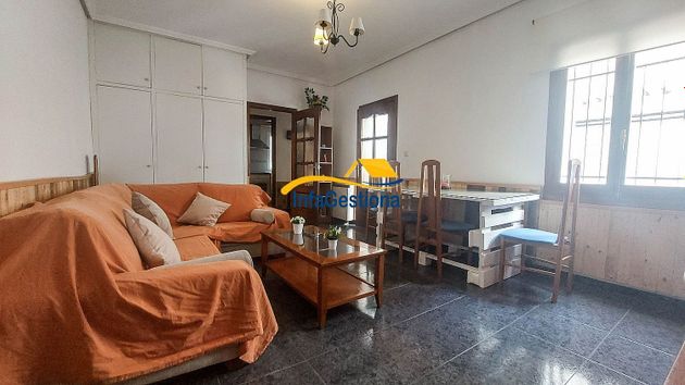 Foto 1 de Pis en venda a Valdepeñas de 2 habitacions amb mobles i calefacció