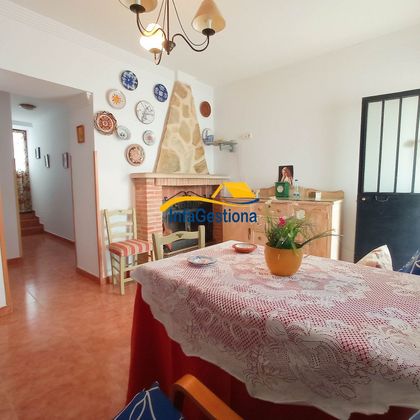 Foto 1 de Casa adosada en venta en Valdepeñas de 3 habitaciones con terraza y garaje