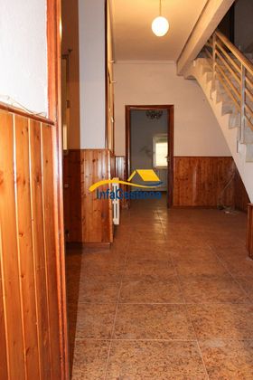 Foto 2 de Chalet en venta en Valdepeñas de 4 habitaciones con balcón y calefacción