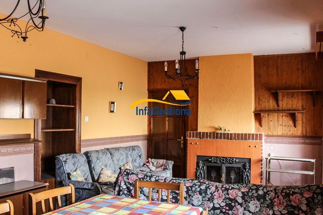 Foto 1 de Casa adosada en venta en Valdepeñas de 3 habitaciones con terraza
