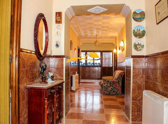 Foto 1 de Casa adossada en venda a Valdepeñas de 4 habitacions amb terrassa i calefacció