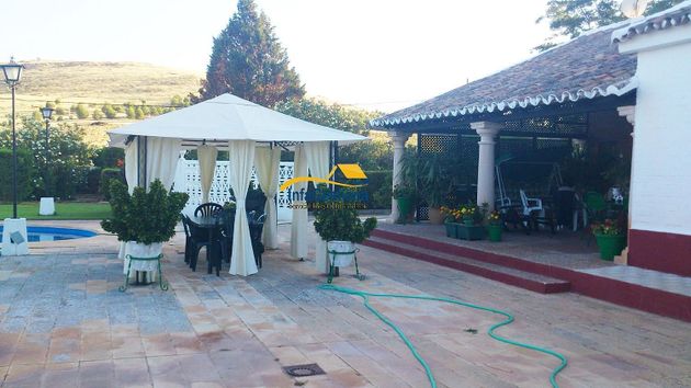 Foto 1 de Xalet en venda a Valdepeñas de 4 habitacions amb piscina i jardí