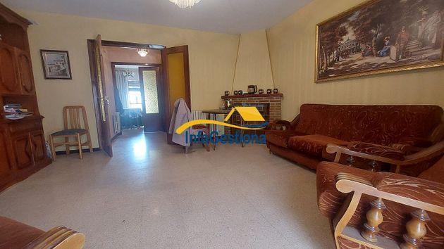 Foto 2 de Casa adossada en venda a Villanueva de los Infantes de 3 habitacions amb terrassa i balcó