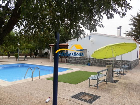 Foto 1 de Xalet en venda a Valdepeñas de 2 habitacions amb terrassa i piscina