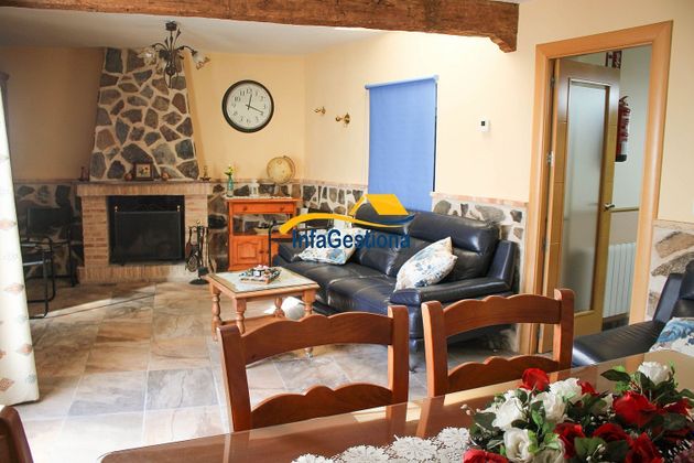 Foto 1 de Casa adosada en venta en Castellar de Santiago de 6 habitaciones con terraza y aire acondicionado