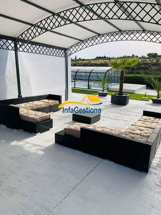 Foto 1 de Xalet en venda a Valdepeñas de 4 habitacions amb terrassa i piscina