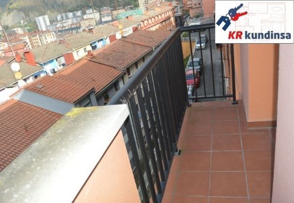 Foto 1 de Piso en venta en calle Polonia Etxeberria Kalea de 2 habitaciones con terraza