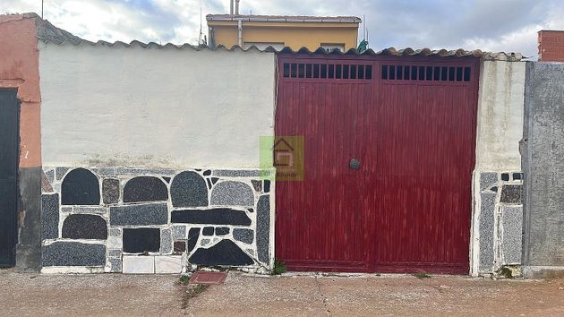 Foto 2 de Venta de chalet en Urbanización Siglo XXI - Carretera de Villalpando de 4 habitaciones con terraza y garaje
