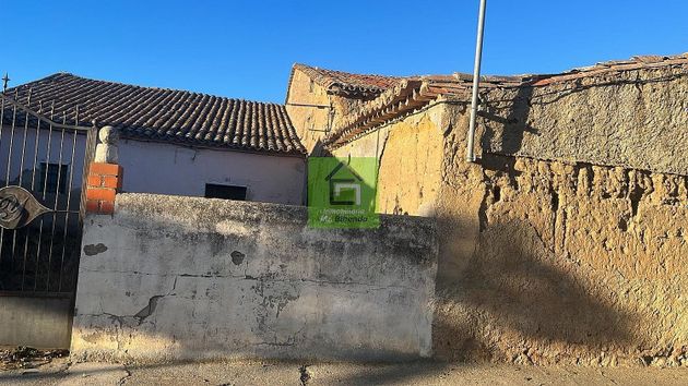 Foto 2 de Casa en venda a Valcabado de 4 habitacions amb jardí