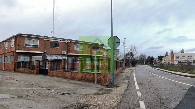 Foto 2 de Casa rural en venda a Urbanización Siglo XXI - Carretera de Villalpando de 6 habitacions amb terrassa i garatge