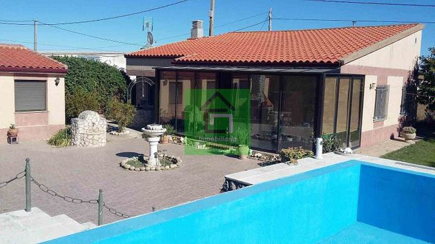 Foto 1 de Xalet en venda a Morales del Vino de 3 habitacions amb terrassa i piscina