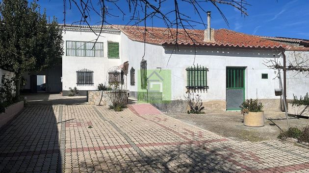 Foto 1 de Casa en venta en Morales del Vino de 3 habitaciones con terraza y piscina