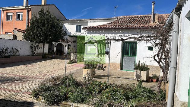 Foto 2 de Casa en venta en Morales del Vino de 3 habitaciones con terraza y piscina