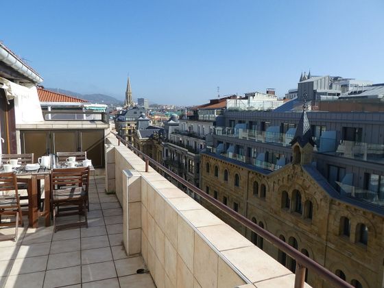Foto 1 de Àtic en venda a Centro - San Sebastián-Donostia de 1 habitació amb terrassa i mobles