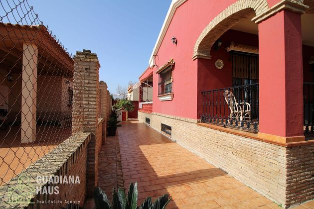 Foto 2 de Casa en venda a calle Granada de 4 habitacions amb terrassa i garatge