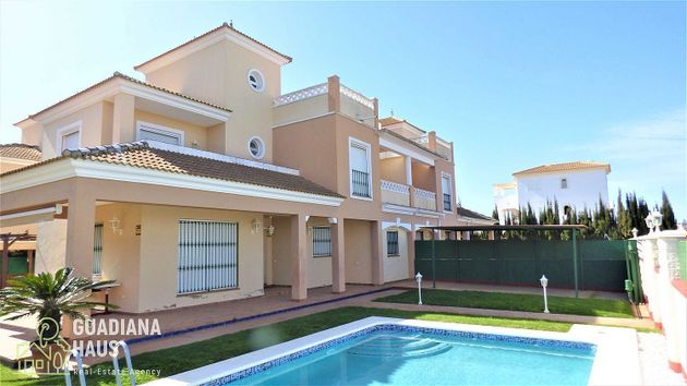 Foto 1 de Casa en venta en calle De Los Estorninos de 5 habitaciones con terraza y piscina