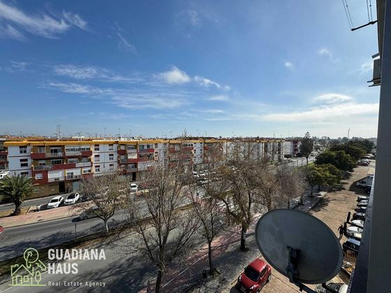 Foto 1 de Venta de piso en avenida Alcalde Narciso Martín Navarro de 3 habitaciones con terraza y balcón