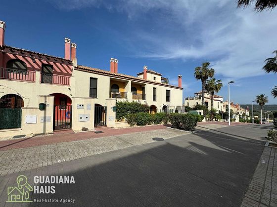 Foto 2 de Casa en venda a calle De Miguel de Unamuno de 3 habitacions amb terrassa i piscina