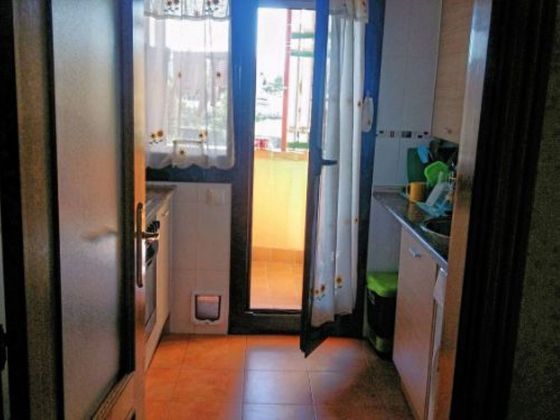Foto 2 de Piso en venta en Torrecaballeros de 2 habitaciones con garaje y ascensor