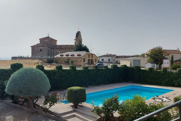 Foto 1 de Chalet en venta en Santa María la Real de Nieva de 4 habitaciones con terraza y piscina