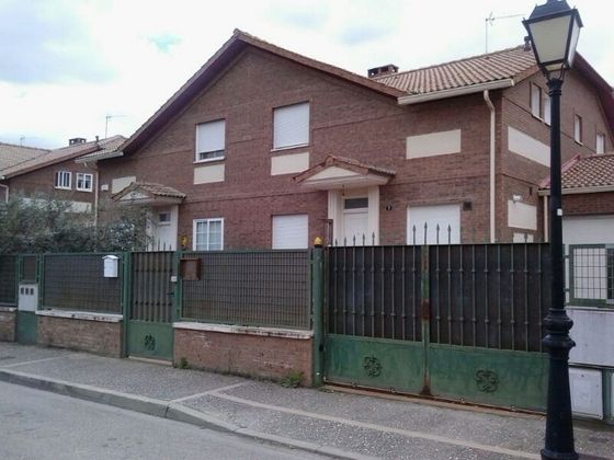 Foto 2 de Casa en venda a Renedo de Esgueva de 4 habitacions amb garatge i jardí