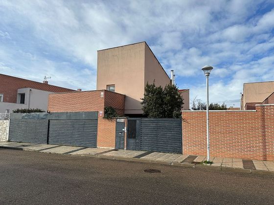 Foto 1 de Xalet en venda a Cabezón de Pisuerga de 4 habitacions amb terrassa i garatge